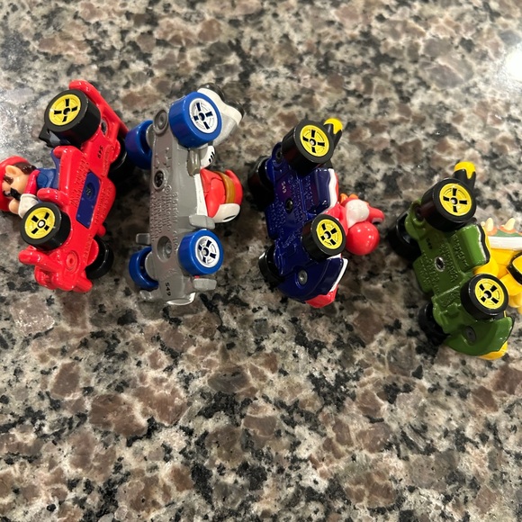 Hot Wheels Mario Kart Die-Cast Cars Lot of 4 – Mario, Yoshi, Shy Guy, Bowser - Picture 4 of 4